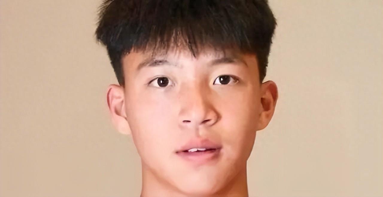 王钰栋球探报告来了，模板巴西国脚马丁内利，球探评分：7分