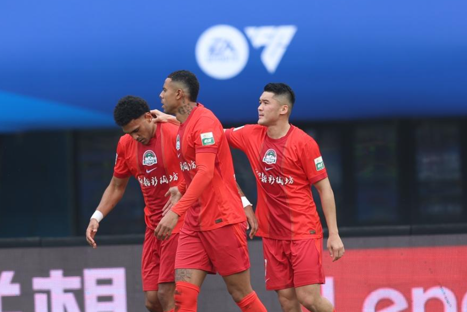 九游体育官网入口-中超最新积分战报:成都蓉城登顶,上海海港狂轰4球,河南两连胜